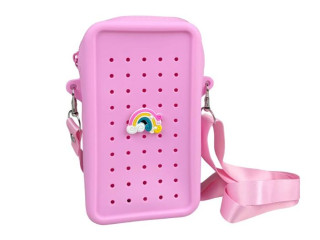 Gifty - Silikonová crossbody taštička růžová a ozdobný pin